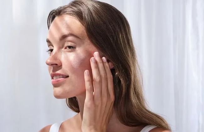 Hình: Khồng dùng kem chống nắng